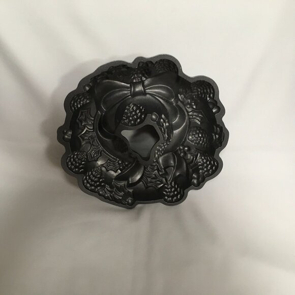 Nordic Ware Nordicware Holiday Wreath Bundt Pan 56137 3 D 9 Cups Christmas - Picture 5 of 5